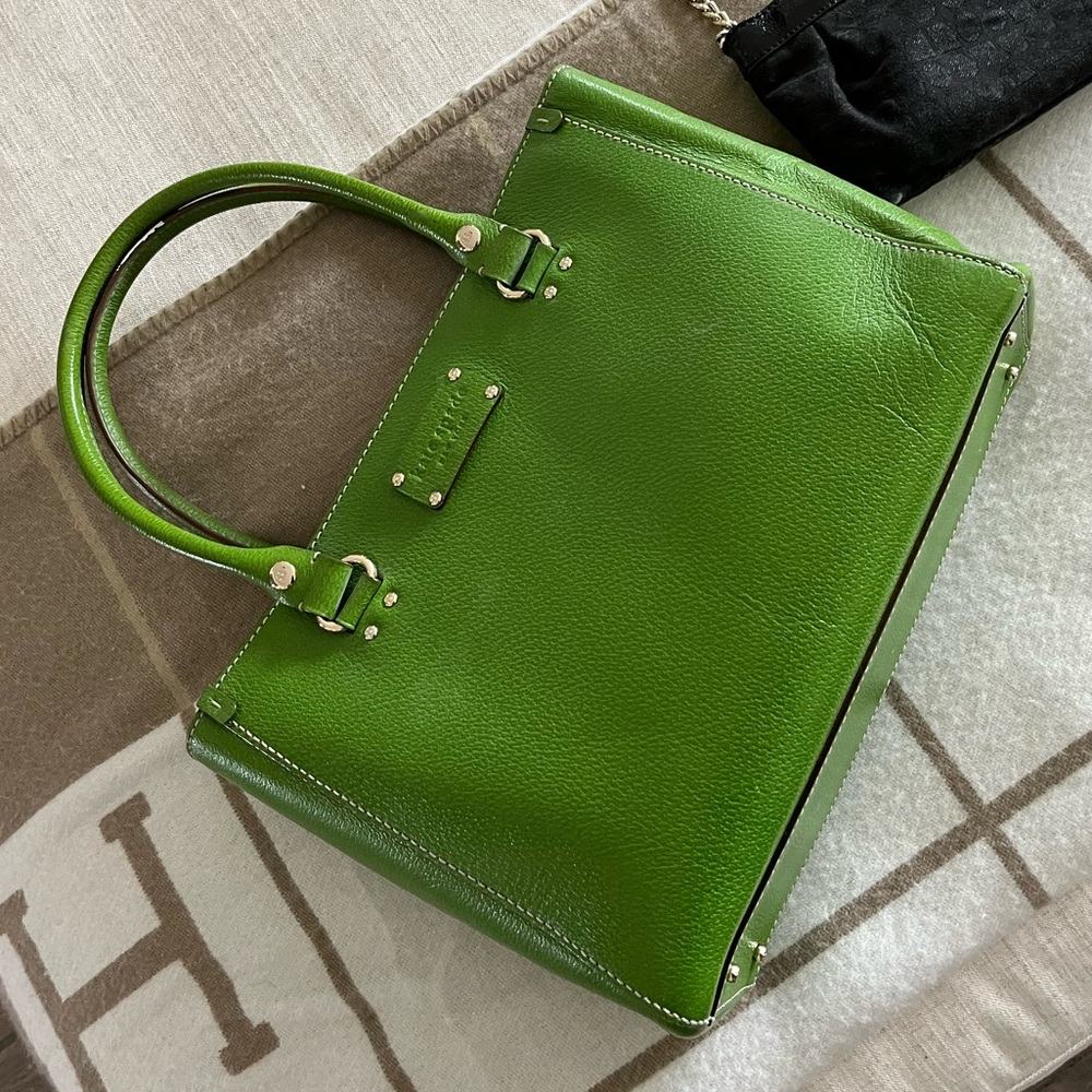 Vintage 2007 Kelly green Kate spade handbag size 13” wide 10” tall 5.5” depth